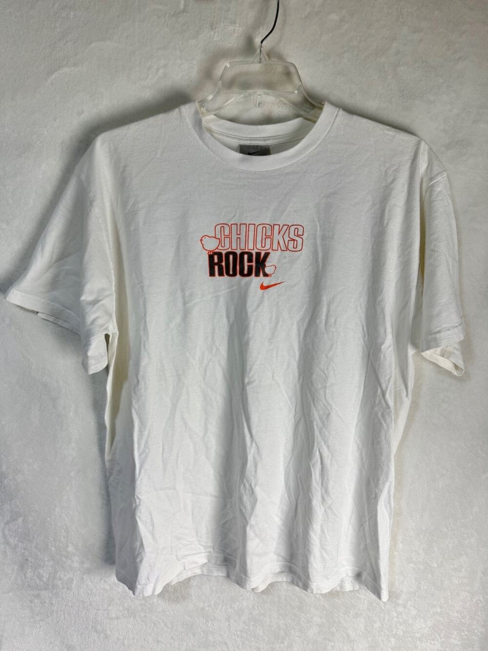 Vintage Nike Chicks Rock Graphic White T-Shirt Size Adult L